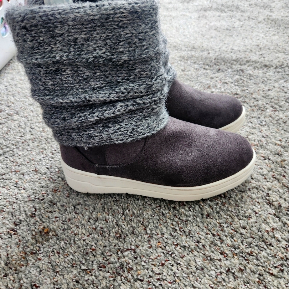 Cat and Jack kids Grey Karen Boots. Size 2 big kids